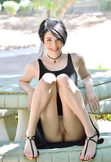 Ivy : Her Phallic Fruit