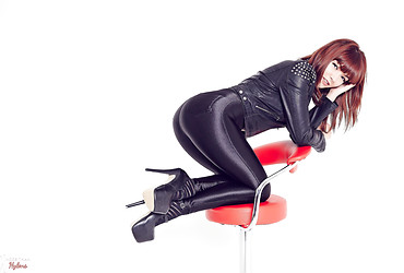 Rock chick raunchiness - Photo #6