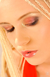 Who's that girl? - Photo #3