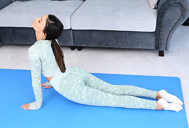 Lend Alyssia A Hand - Photo #1