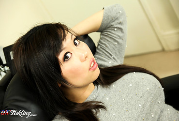 Tigerr Benson UK Tickling [2011-11-01] - Photo #4