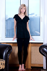 Lady In Black - Paloma - Photo #1