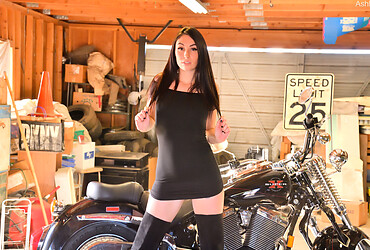 Ashley II : Ready To Ride! - Photo #3