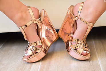 Bella : Wedges & Toys - Photo #11