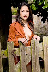 Kiara - Gate - Photo #1