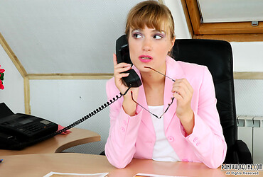 Perverted business woman getting to frenzied facesitting right in office - Photo #3