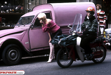 Amazing blond babe masturbating and posing for the camera - Photo #5