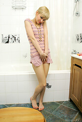 Cindy - Bathroom - Cindy B - Photo #14