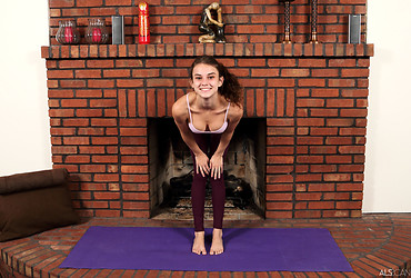 Elastic Girl - Ellie Eilish - Photo #2