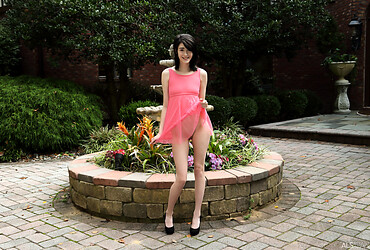 Fountain - Freya Von Doom,Ivy Aura - Photo #2