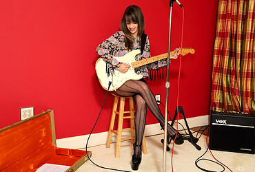 Headliner - Kimmy Granger - Photo #7