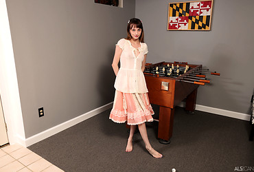 Pins and Poles - Lana Smalls - Photo #1