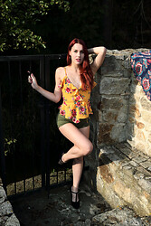 Red Hot - Lola,Charlie Red - Photo #3