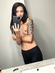 Random OnlyFans bitches photos # 028 - Photo #11