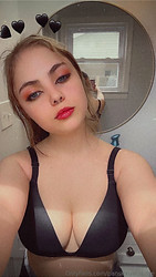 Random OnlyFans bitches photos # 037 - Photo #13