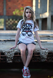 We started by shooting some fashiony style pictures for Chloe Breathtakerss model book. - Photo #2