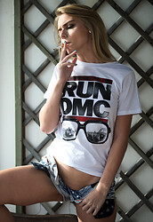 We started by shooting some fashiony style pictures for Chloe Breathtakerss model book. - Photo #9