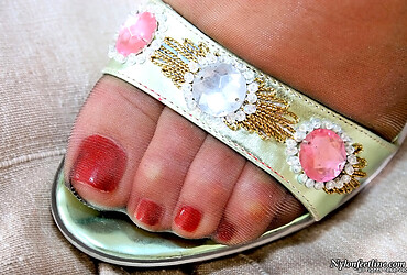 Cutie in high heel sandals flashing her painted toes clad in luxury tights - Photo #6