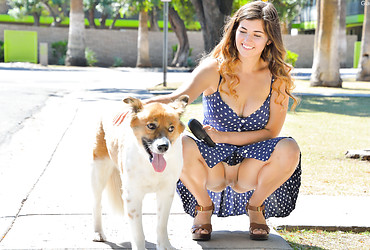 Gianna : Pretty Dog Walker - Photo #17