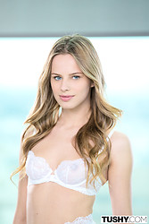 Jillian Janson - White stockings - Photo #3