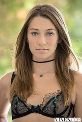 Kirsten Lee - Photo #1