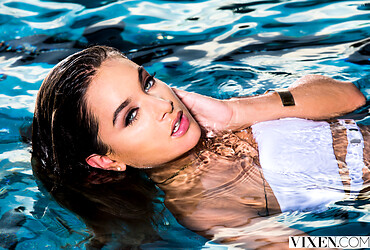 Uma Jolie Nude - Photo #6