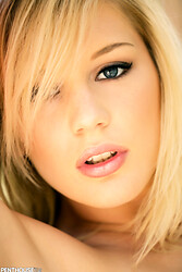 Hayden's boobs bounce free as she flashes that sweet muffin - Photo #21