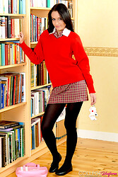 Sarah Louise strips down and puts those titties on full display - Photo #4