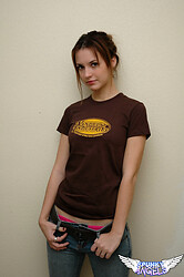 Amy Spunky spreads her legs while sitting on her bedroom floor - Photo #10