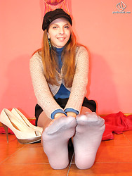 Ginger babe Eleonora's long legs are working overtime in those tiny shorts - Photo #11