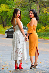 Saraya & Chloe : Public Coupling - Photo #2