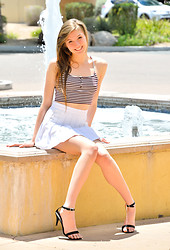 Eva II : Her Miniskirt & Heels - Photo #1