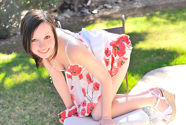 Victoria : Flexible Flower Girl - Photo #30