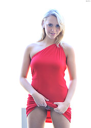 Jessica's Valentine : Unassuming Car Model - Photo #7