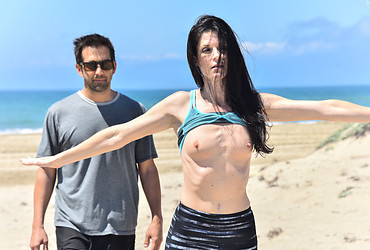 India : Windy Beach Yoga - Photo #16