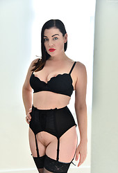 Sovereign : Dark Seductress - Photo #2