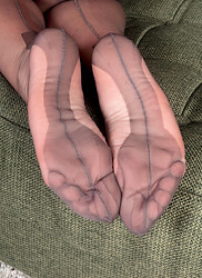 Sweet nylon feet! - Photo #18
