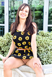Lexi : Two Outdoor Looks - Photo #3