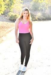 Sasha : Her Jogging Outfit - Photo #1