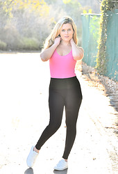Sasha : Her Jogging Outfit - Photo #3