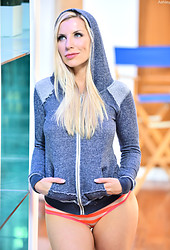 Ashley : Hoodie Hottie - Photo #5