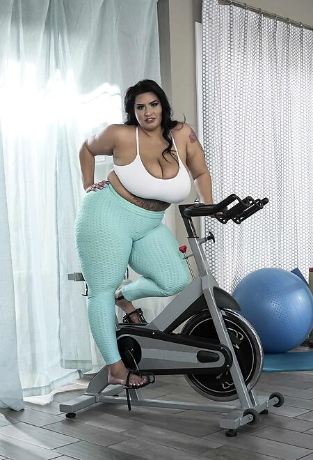Sofia Rose BBW Fitness